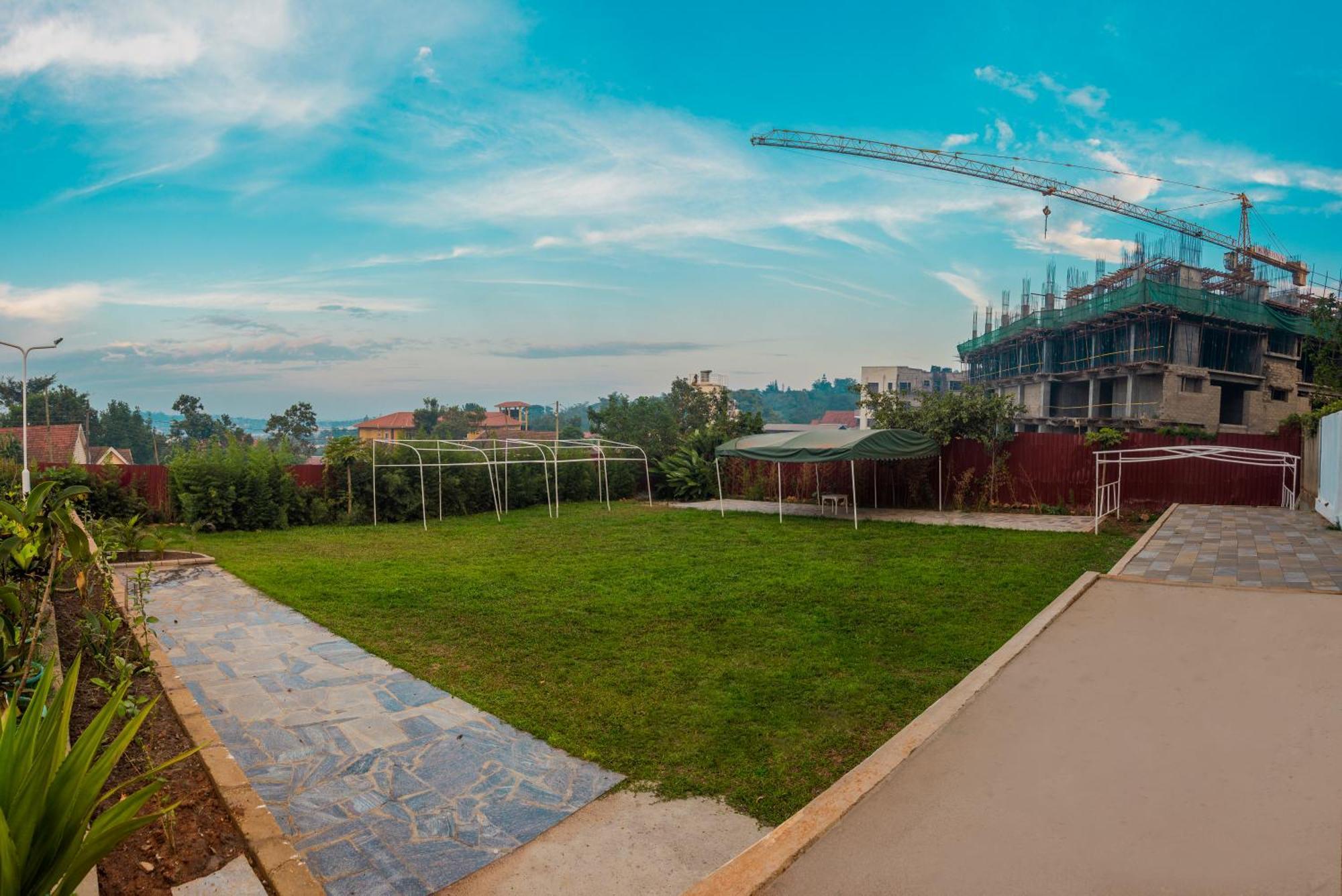 Shangri-La Hotel Muyenga Bugolobi Exterior photo
